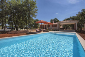Villa mit privatem Pool und großem Grundstück